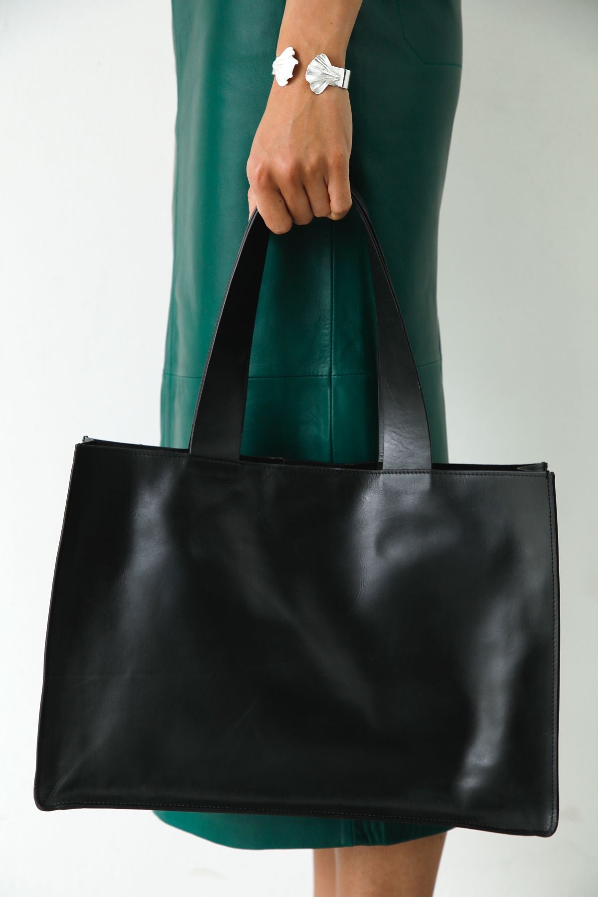 OLIVER BLACK SHOPPER BAG
