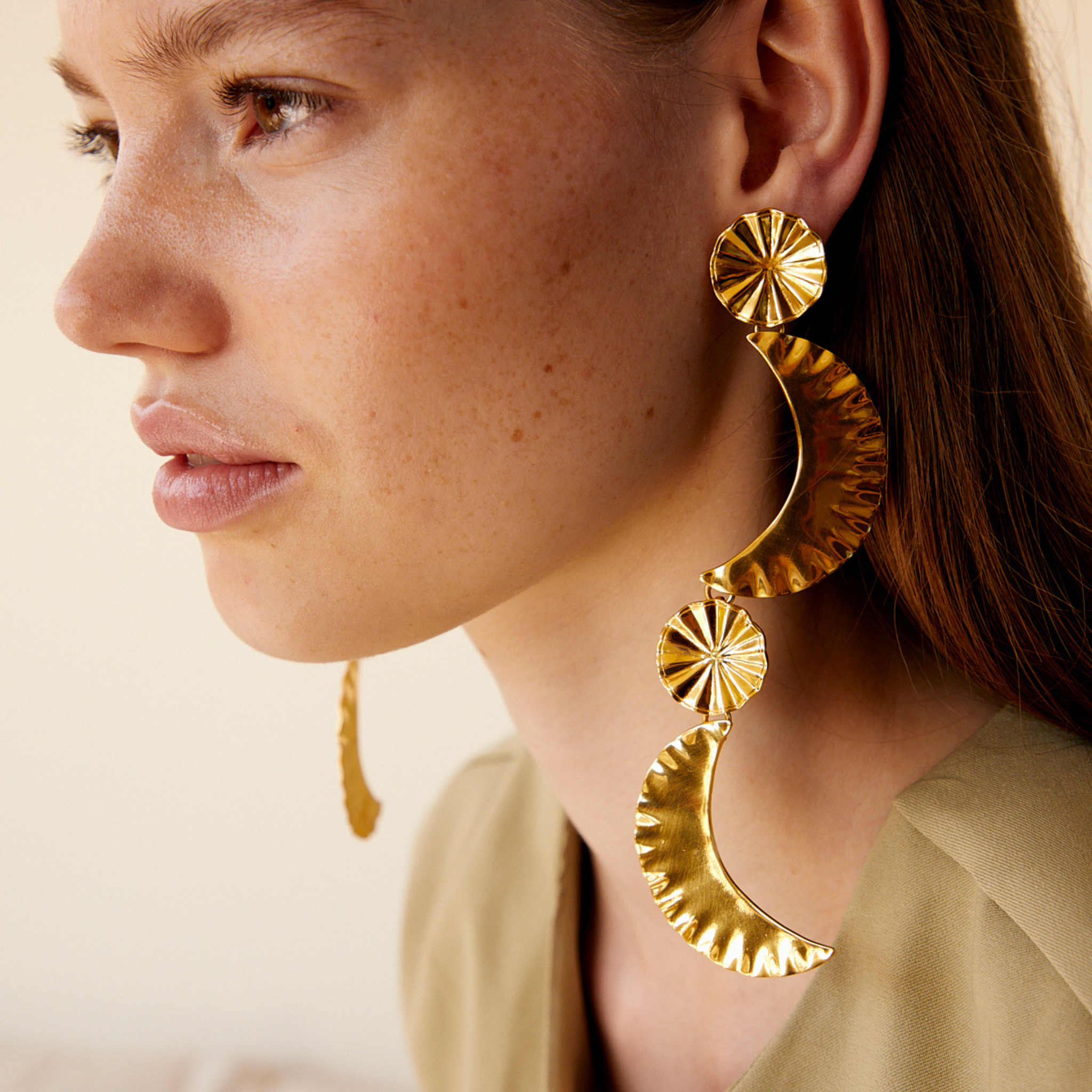 MOON GOLD EARRING