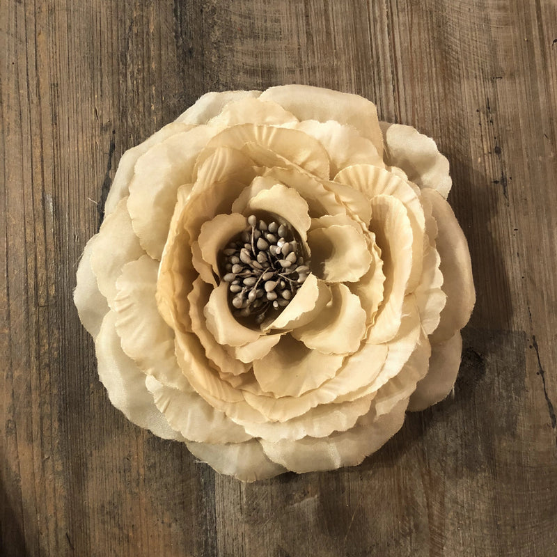 Claudia flower clip