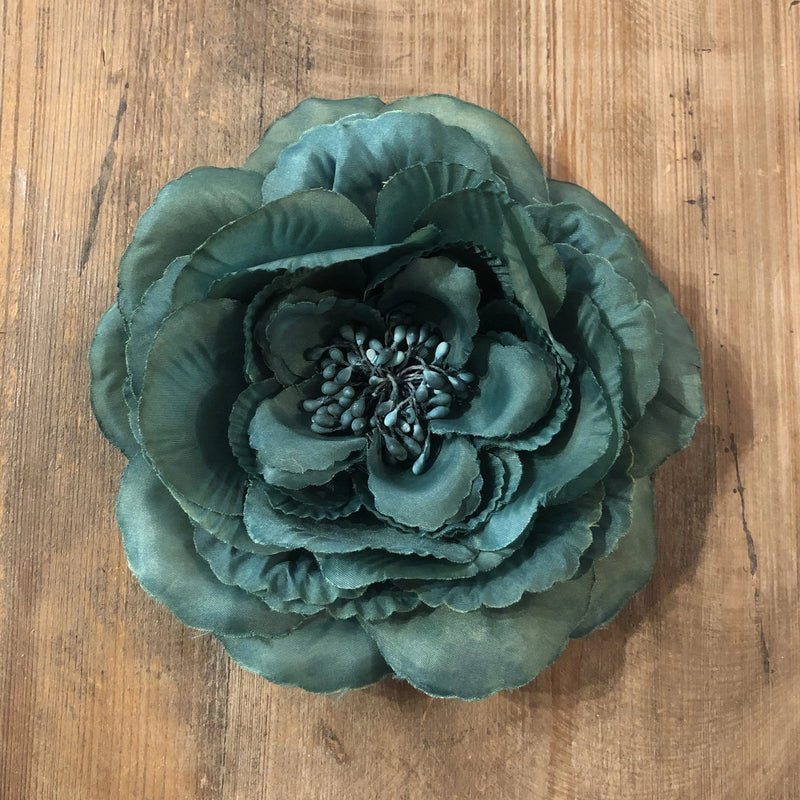 Claudia flower clip