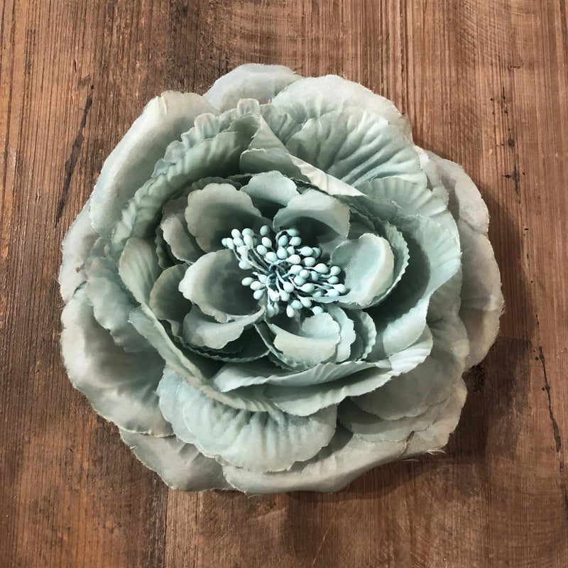 Claudia flower clip
