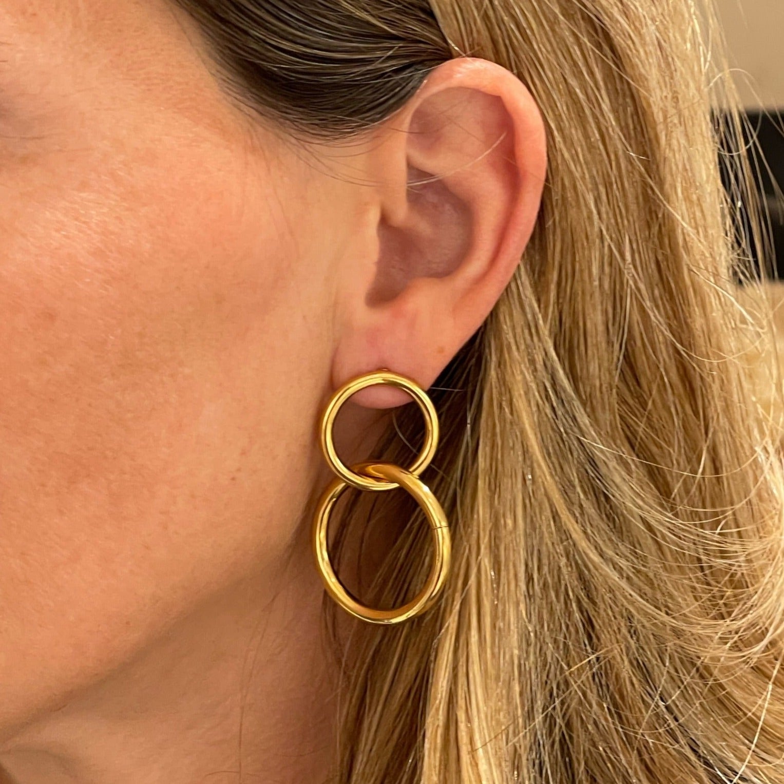 MOMA PENDIENTES ORO